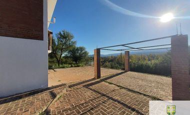 Venta de casa de 2 dormitorios c/ cochera en Villa Cura Brochero K036CB