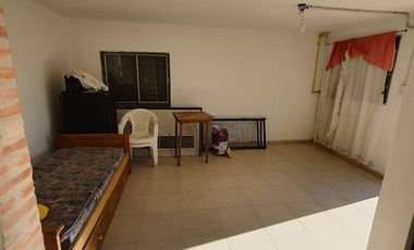Venta de casa de 2 dormitorios c/ cochera en Villa Cura Brochero K036CB