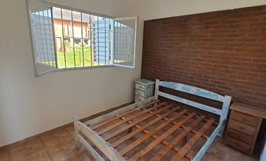 Venta de casa de 2 dormitorios c/ cochera en Villa Cura Brochero K036CB