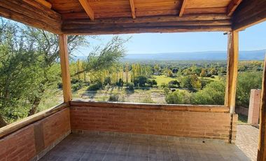 Venta de casa de 2 dormitorios c/ cochera en Villa Cura Brochero K036CB