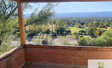 Venta de casa de 2 dormitorios c/ cochera en Villa Cura Brochero K036CB