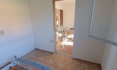 Venta de casa de 2 dormitorios c/ cochera en Villa Cura Brochero K036CB