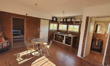 Venta de casa de 2 dormitorios c/ cochera en Villa Cura Brochero K036CB
