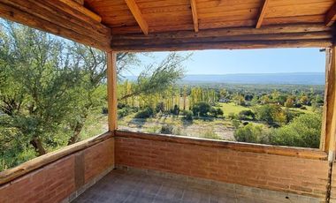 Venta de casa de 2 dormitorios c/ cochera en Villa Cura Brochero K036CB