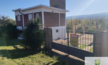 Venta de casa de 2 dormitorios c/ cochera en Villa Cura Brochero K036CB