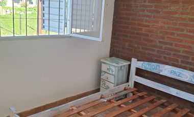 Venta de casa de 2 dormitorios c/ cochera en Villa Cura Brochero K036CB