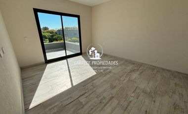 Casa en venta de 4 dormitorios y playroom. Santa Guadalupe. Pilar.