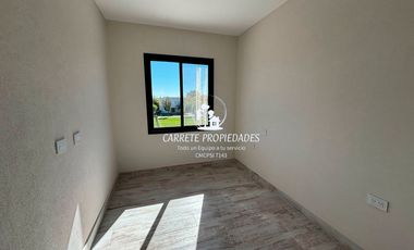 Casa en venta de 4 dormitorios y playroom. Santa Guadalupe. Pilar.