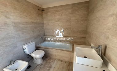 Casa en venta de 4 dormitorios y playroom. Santa Guadalupe. Pilar.