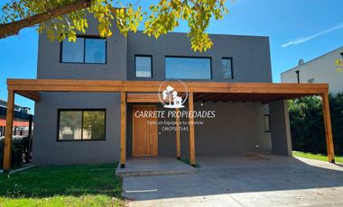 Casa en venta de 4 dormitorios y playroom. Santa Guadalupe. Pilar.