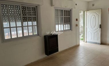 Dúplex en venta de 2 dormitorios c/ cochera en Campana