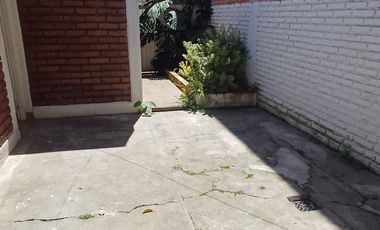 Casa en venta de 2 dormitorios c/ cochera en Lujan