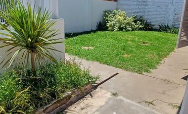 Casa en venta de 2 dormitorios c/ cochera en Lujan