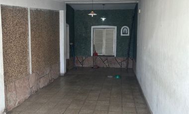 Casa en venta de 4 dormitorios c/ cochera en Avellaneda Y Tula