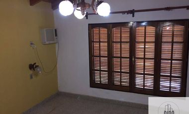 Dúplex en venta de 3 dormitorios, baño en suit c/ cochera en Centenario