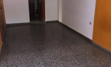 Dúplex en venta de 3 dormitorios, baño en suit c/ cochera en Centenario
