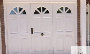 Dúplex en venta de 3 dormitorios, baño en suit c/ cochera en Centenario