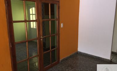 Dúplex en venta de 3 dormitorios, baño en suit c/ cochera en Centenario