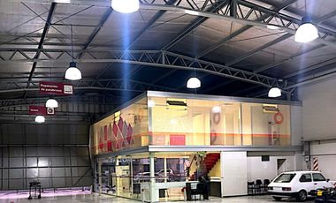 Importante propiedad comercial en alquiler ubicada en Avda. Almirante Brown