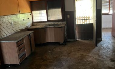 Casa con importante lote CRUCE CASTELAR