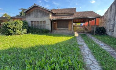 Casa con importante lote CRUCE CASTELAR