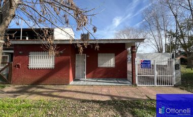 Casa en venta de 2 dormitorios c/ cochera en Costa Azul