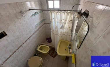 Casa en venta de 2 dormitorios c/ cochera en Costa Azul