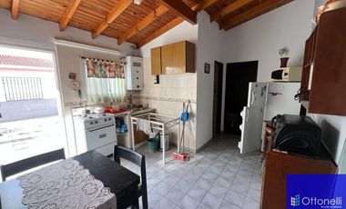 Casa en venta de 2 dormitorios c/ cochera en Costa Azul