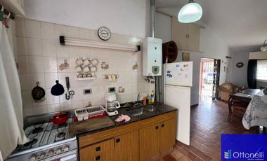 Casa en venta de 2 dormitorios c/ cochera en Costa Azul