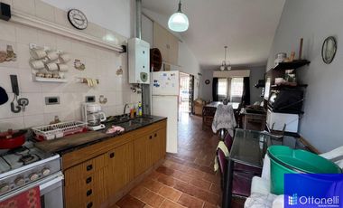 Casa en venta de 2 dormitorios c/ cochera en Costa Azul