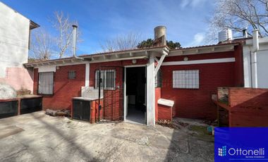 Casa en venta de 2 dormitorios c/ cochera en Costa Azul