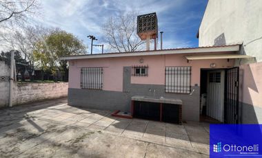 Casa en venta de 2 dormitorios c/ cochera en Costa Azul