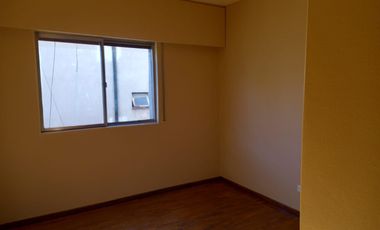 EUSKADI ALQUILA EXCELENTE DEPTO SOBRE AV. MITRE - ARS 670000