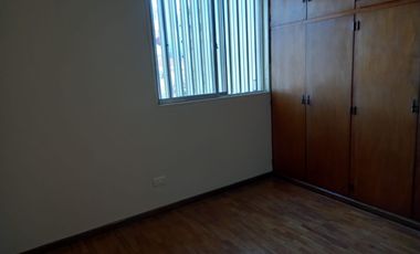 EUSKADI ALQUILA EXCELENTE DEPTO SOBRE AV. MITRE - ARS 670000