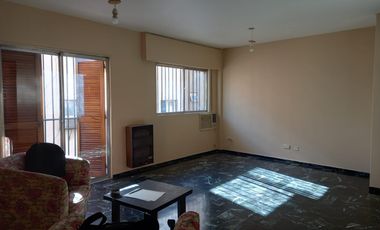 EUSKADI ALQUILA EXCELENTE DEPTO SOBRE AV. MITRE - ARS 670000