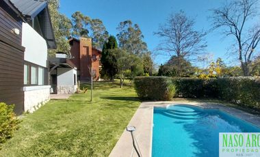 Hermosa propiedad de diseño en venta en Sierra de los Padres. Gas natural