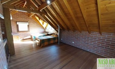 Hermosa propiedad de diseño en venta en Sierra de los Padres. Gas natural