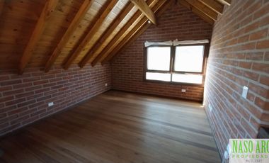 Hermosa propiedad de diseño en venta en Sierra de los Padres. Gas natural