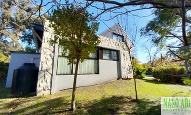 Hermosa propiedad de diseño en venta en Sierra de los Padres. Gas natural