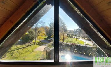 Hermosa propiedad de diseño en venta en Sierra de los Padres. Gas natural