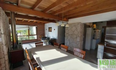 Hermosa propiedad de diseño en venta en Sierra de los Padres. Gas natural