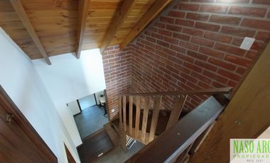 Hermosa propiedad de diseño en venta en Sierra de los Padres. Gas natural