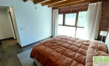 Hermosa propiedad de diseño en venta en Sierra de los Padres. Gas natural