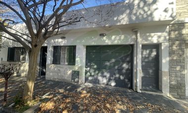 Casa en venta de 3 dormitorios c/ cochera en Barrio La Perla Norte