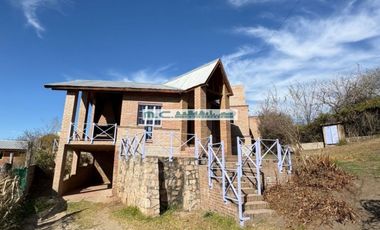 V195. ICHO CRUZ SIERRA. CASA C/PILETA, GALERIA, DOS DORMITORIOS