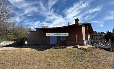 V195. ICHO CRUZ SIERRA. CASA C/PILETA, GALERIA, DOS DORMITORIOS