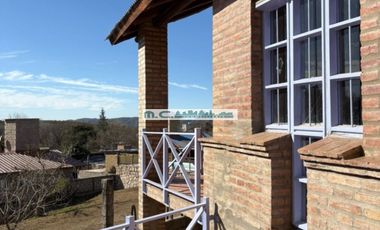 V195. ICHO CRUZ SIERRA. CASA C/PILETA, GALERIA, DOS DORMITORIOS