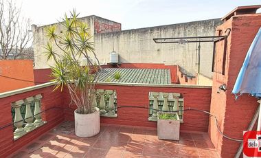Casa en venta c/ patio, terraza y garage en Parque Patricios