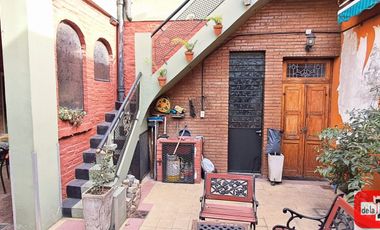 Casa en venta c/ patio, terraza y garage en Parque Patricios