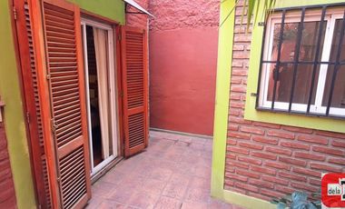 Casa en venta c/ patio, terraza y garage en Parque Patricios